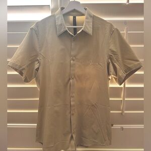 Lululemon stretchy shirt